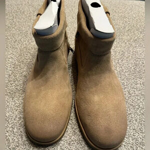 UGG Women’s Josephene Suede Upper‎ Medial Zipper NWT No Box Size 10